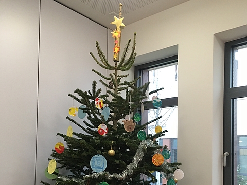 Baumschmuck selbstgebastelt - im Fröbel-Kindergarten Am Elsterbecken