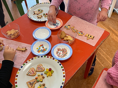 Plätzchenduft zog durch die Weihnachtsbäckerei im Fröbel-Kinderhaus Groß und Klein.